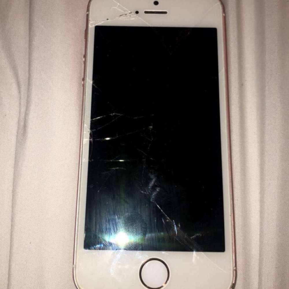 Broken IPhone SE